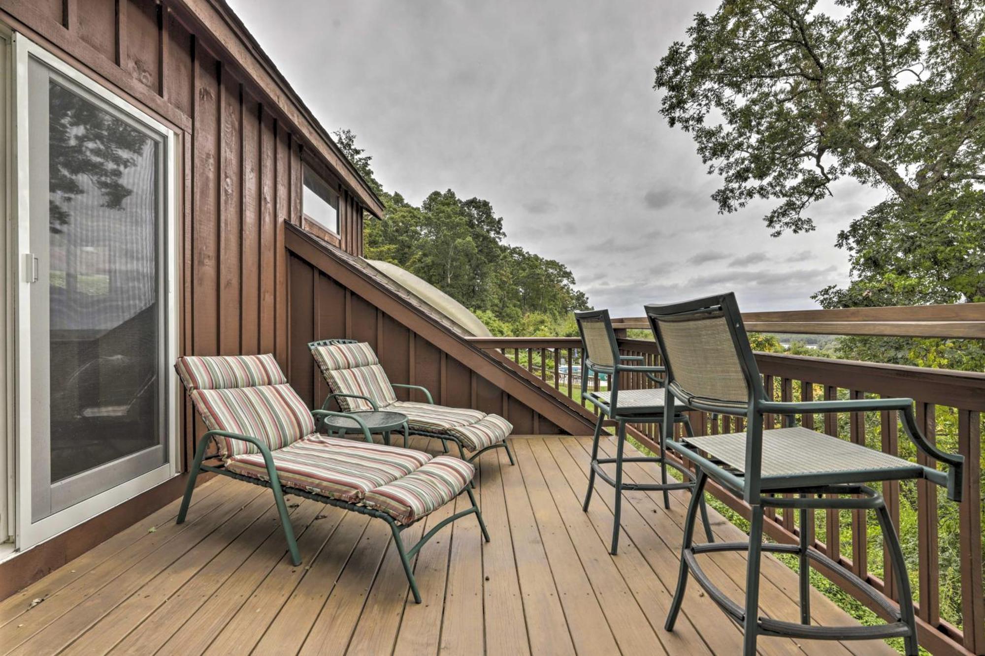 Private Guest House With Deck And Spectacular Views! Uncasville Eksteriør bilde